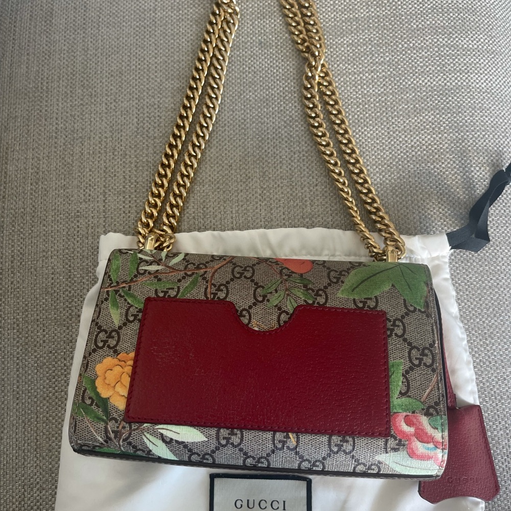 Gucci Leather Wallet With Very Little Use In Its … - image 3